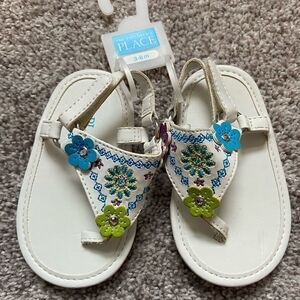 *NWT* The Children’s Place White Sandals 3-6 Months